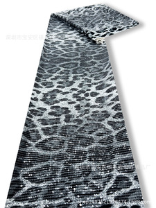 Tela de Lentejuelas Bordadas con Estampado de Leopardo Elástica de 3mm, Precio de Fábrica al por Mayor, en Existencia - Product Image 3