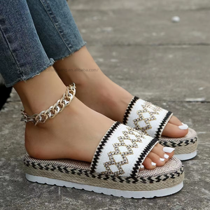 Popular <b>Cheap</b> Breathable Fabric Summer Slipper Woman Beach Comfort Home Slides Slippers - Product Image 5
