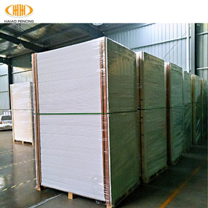 Ngoài Trời Sáu Chân PVC Màn Hình Hàng Rào Nhiệm Vụ Nặng Nề Riêng Tư Trắng PVC Vinyl Hàng Rào Với Lưới Cho Xây Dựng - Product Image 6