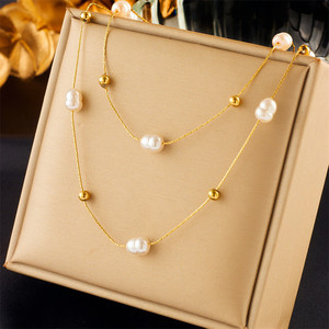 Collier pour femme en acier titane double couche avec chaîne à maillons de perles rondes plaquées or 18 carats - Product Image 3