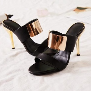 Nuevos zapatos de tacón alto de lujo negros estilo stiletto de diseñador - Zapatos de tacón alto elegantes para mujer personalizados por el diseñador - Product Image 1