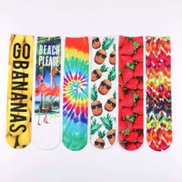 Vente en gros de chaussettes personnalisées d'impression de dessins animés alimentaires drôles de filles de dessins animés imprimés en 3d chaussettes d'équipage vierges à sublimation en tube
