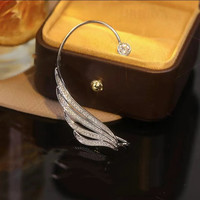 Boucles d'oreilles en strass aile d'ange Boucles d'oreilles pendantes à clip pour femmes Boucles d'oreilles inhabituelles