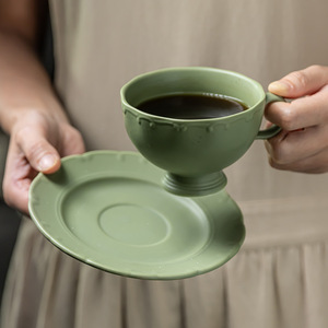 Ensemble tasse et soucoupe en céramique de style français vintage moderne minimaliste, tasses à café, thé, latte, luxe, vert sauge mat, pour la maison - Product Image 3