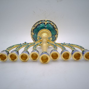 Candelieri per Shabbat in Tono Oro - Lega Metallica di Lusso - Regali Personalizzati Design Gerusalemme - Candelieri in Lega Metallica Incisi - OEM - Product Image 4