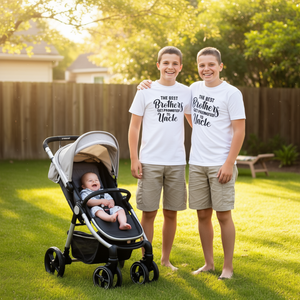 Camiseta Clásica Gris de Manga Corta con Estampado de Letras 'Los Mejores Hermanos Anunciados como Tios' para Anuncio de Bebé - Product Image 1