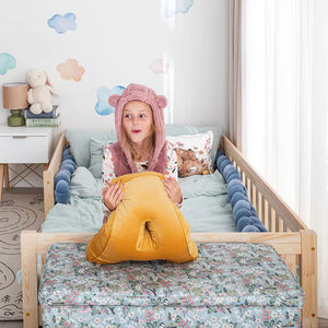 Hoogwaardig modern tweepersoons Montessori vloerbed met hoge leuningen, milieuvriendelijk, duurzaam, massief houten frame, op maat gemaakte kleuren, voor kinderen - Product Image 5
