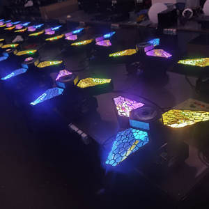 ZY RGBW 3 en 1 4 en 1 LED Minimalista <span class=keywords><strong>Infinito</strong></span> Rotación Hoja de arce Retro Pixel DMX Retro Concierto Fondo Estroboscópico Triángulo PVC - Product Image 4