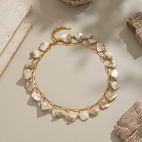 Ensemble de bijoux en perles de coquillages blanches uniques et tendance, design minimaliste à double et triple couche, chaîne en acier inoxydable, ensemble d'accessoires créatifs