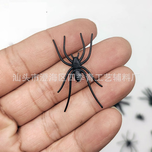 Araña Falsa de Plástico Verde para Halloween, Simulación de Araña Negra Grande, Decoración para Fiestas, Estilo Terrorífico, Decoración para Eventos - Product Image 3