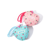 Tas Gantungan Kunci Portabel Grosir Pabrik, Casing Earphone Universal, Dompet Mini Bentuk Hati Stroberi Lucu, Tas Koin Pergelangan Tangan dengan Liontin