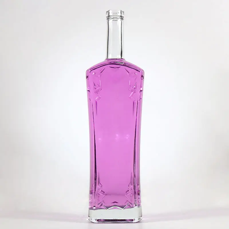China Factory Custom ized 750ml Liquor Spirits Glasflasche für Wodka Gin Whisky mit Kork