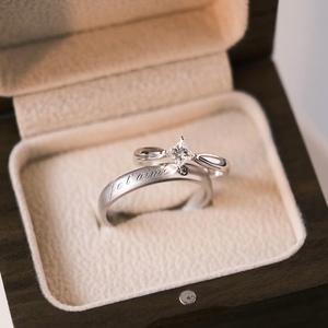 Anello di Fidanzamento di Lusso su Misura in Oro Massiccio 18K con Diamante Coltivato in Laboratorio - Set di Gioielli <span class=keywords><strong>Artigianali</strong></span> Colore D Purezza VVS - Product Image 5