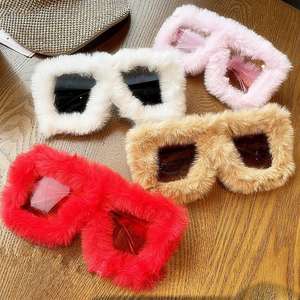 Lunettes de soleil de luxe tendance en velours, surdimensionnées, carrées, pour soirée, style steampunk, avec fourrure douce, pour femmes - Product Image 3