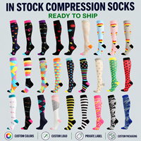 Chaussettes de compression pour infirmières en gros, hauteur genou, respirantes, en nylon, avec logo personnalisé, pour le sport et les voyages, fabricant OEM