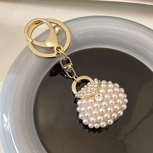 Portachiavi di Lusso con Strass e Perle, Ciondolo a Forma di Mini Borsa Carina per <span class=keywords><strong>Donna</strong></span>, Accessorio per Borsa, Portachiavi in Metallo per Auto, Regalo - Product Image 1