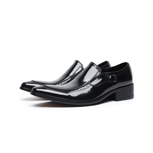 Zapatos de cuero italianos hechos a mano para hombre, de piel de vacuno de primera calidad, con punta en pico y diseño de hebilla de crin. - Product Image 2