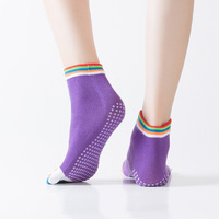Chaussettes de yoga antidérapantes à pois en PVC à cinq orteils avec logo personnalisé tricoté pour la position du logo de la manchette de la saison d'automne