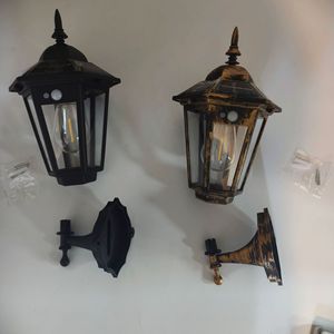 Lanterne murale solaire extérieure vintage, lumière de sécurité solaire extérieure avec détecteur de mouvement, 3 modes, lampe murale solaire décorative - Product Image 2