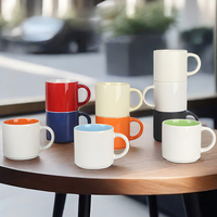 Vente en gros de tasses à eau en porcelaine empilables de 310 ml, couleur blanche à l'extérieur, couleur intérieure en céramique, logo personnalisé imprimé, mug en céramique pour cadeau promotionnel