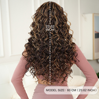 Pelucas de Cabello Sintético Largo y Rizado de 22 Pulgadas, Color Marrón Oscuro con Reflejos Rubio Caramelo, con Flequillo, Resistentes al Calor, Fibra Natural Mate