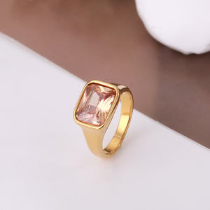 Anillo de sello minimalista clásico caliente Anillo de oro de acero inoxidable chapado en oro para mujeres y hombres - Product Image 3