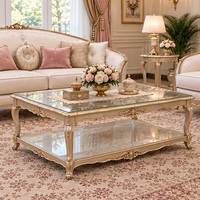 Maßgefertigtes Europäisches Französisches Sofa-Set Elfenbeinfarbene Polsterung Goldene Verzierung Klassische Wohnzimmermöbel für Luxus-Zuhause