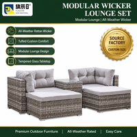 Ensemble de meubles de patio modulaires 5 pièces en rotin PE, 2 chaises, 2 ottomanes, table d'appoint en verre capitonnée