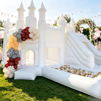Structure gonflable blanche portable Princesse avec toboggan et piscine à balles 16.5x13x10.8ft avec souffleur pour location événementielle et divertissement extérieur commercial
