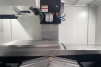 MVL1270 Centre d'usinage vertical automatique CNC à 4 axes Moteur haute performance Système de contrôle Fanuc / Siemens