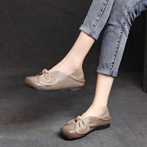 รองเท้าหนังวัวแท้แบบแบน สไตล์เรโทร สำหรับผู้หญิง รุ่นใหม่ ฤดูใบไม้ผลิ 2022  ใส่ได้สองแบบ กันลื่น สีเขียว/เบจ หัวกลม พื้นนุ่ม - Product Image 4