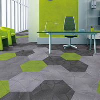 Nouvelles dalles de moquette hexagonales 2026 – Design moderne, auto-adhésives, à peler et coller, idéales pour hôtels et espaces commerciaux, dalles de moquette brillantes pour hôtels