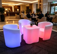 Ensemble de meubles lumineux LED modernes et étanches - Table et chaises illuminées par des LED RGB pour bar, salon, club et événements en plein air