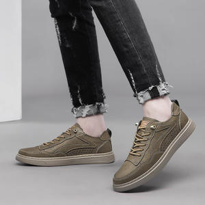 Zapatillas bajas informales de hombre para otoño-verano, con puntera, de dos capas de cuero vacuno, transpirables, de color liso, perforadas, blancas. - Product Image 3