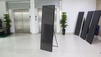 Poster peraga LED ultra-jelas dalam ruangan portabel P2 640*1920mm papan reklame Digital dinding Video LED