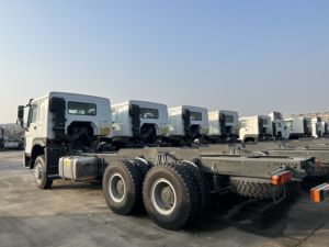 Sasis panjang truk Sinotruk HOWO 6*4 sasis truk kargo 400hp mesin Diesel - Product Image 2