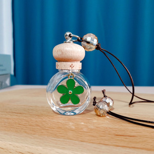 Nouveauté Pendentif plat rond pour parfum de voiture Pendentif <span class=keywords><strong>marguerite</strong></span> colorée Bouteille diffuseur d'arôme d'huiles essentielles - Product Image 1