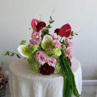 Centre de table floral artificiel de haute qualité, composition florale mixte de roses en soie et d'hortensias pour la décoration de table de mariage et de banquet