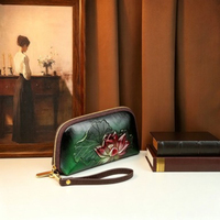Tas Clutch Wanita Kulit Motif Bunga Teratai 3D Vintage, Dompet Panjang Gaya Oriental Elegan dengan Tali Pergelangan Tangan