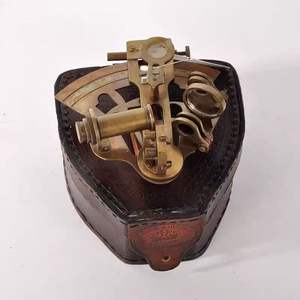 Sextant Profesional Berlapis Emas dari Kuningan, Alat Navigasi Nautika untuk Kapal & Perahu, Dekorasi Rumah & Kantor Natal, Hadiah Buatan Tangan - Product Image 2