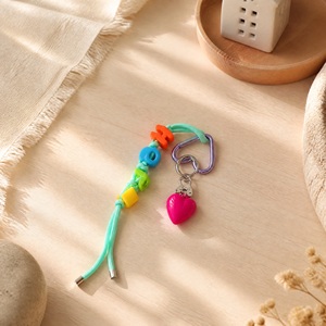 Llavero con Nombre Personalizado, Cordón de Cuentas para Bolsos, Llavero con Colgante de Corazón Tejido a Mano, Accesorio Colorido para Bolsos Estilo Boho, Regalo para Ella - Product Image 5