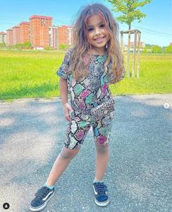 Ensemble 2 pièces pour petites filles : Vêtements de boutique pour enfants motif peau de serpent, short cycliste et tenue pour petites filles - Product Image 5