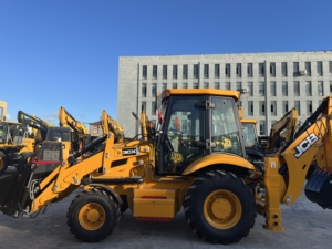 รถแบคโฮล้อเดอร์ JCB 3CX รุ่นใหม่แท้ พร้อมหัวขุด ความลึกขุดสูงสุด 5.46 เมตร ขับเคลื่อน 4 ล้อ ได้รับการรับรองมาตรฐาน CE Stage V เครื่องจักรอเนกประสงค์ - Product Image 1
