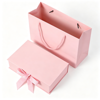Sac en papier rose et boîte cadeau rigide à fermeture magnétique, ensemble cadeau de luxe avec logo imprimé personnalisé pour marque haut de gamme