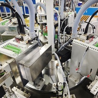 Machine d'assemblage semi-automatique de rouges à lèvres QFW, ligne d'assemblage professionnelle de bâtons de colle solide cosmétique QFW avec contrôle PLC