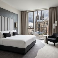 Hochwertige Hotelmöbel für Gastgewerbe: Schlafzimmer-Einrichtung mit Hochdichteschaumstoff-Ecksofa und Schreibtisch-Set mit Schlanken Metallbeinen