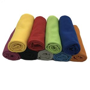 安い卸売インスタントクールスポーツハイドラチルウォーターボトルw/冷却タオル冷却タオルシリコーンバッグ - Product Image 6