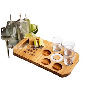 Bandeja de madera maciza con borde para sal y soportes para vasos de chupito para presentación de bebidas en bares - Product Image 5