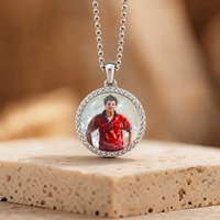 Collier pendentif religieux San Carlo peint à la main sur coquille de nacre, image de saint catholique, charme religieux personnalisé