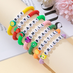 Bracelets personnalisés <span class=keywords><strong>pas</strong></span> chers en gros pour l'été : lettres initiales, mots, fruits – Idéal pour promotion et cadeaux - Product Image 1